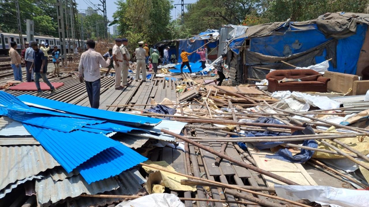 80 unauthorised slums cleared in Borivali during joint anti-encroachment drive