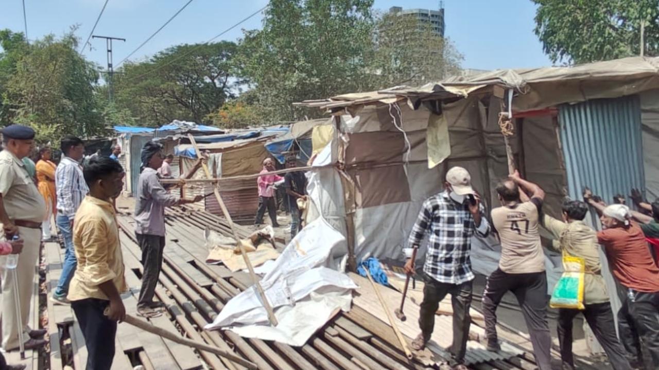 The drive was part of a pre-planned initiative by the Mumbai Division and was carried out through a coordinated effort involving the Railway Protection Force (RPF), Government Railway Police (GRP), and Mumbai City Police