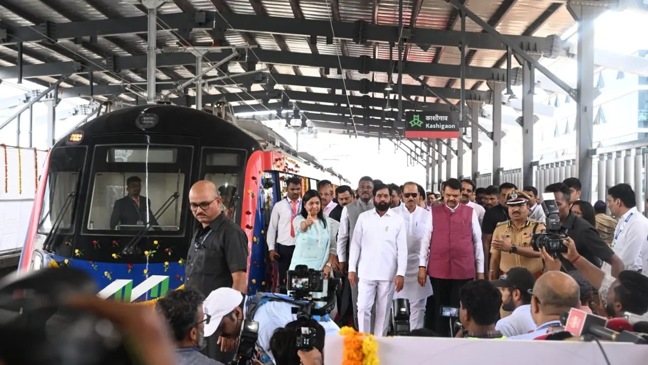 Following the inauguration, CM Fadnavis, along with Deputy Chief Ministers Ajit Pawar and Eknath Shinde, conducted a technical inspection of the metro route between Dahisar East and Kashigaon