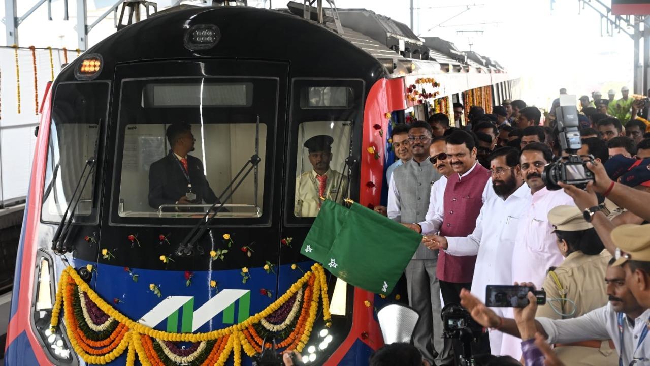 Fadnavis flags off trial run of Mumbai Metro Line 9 from Kashigaon to Dahisar