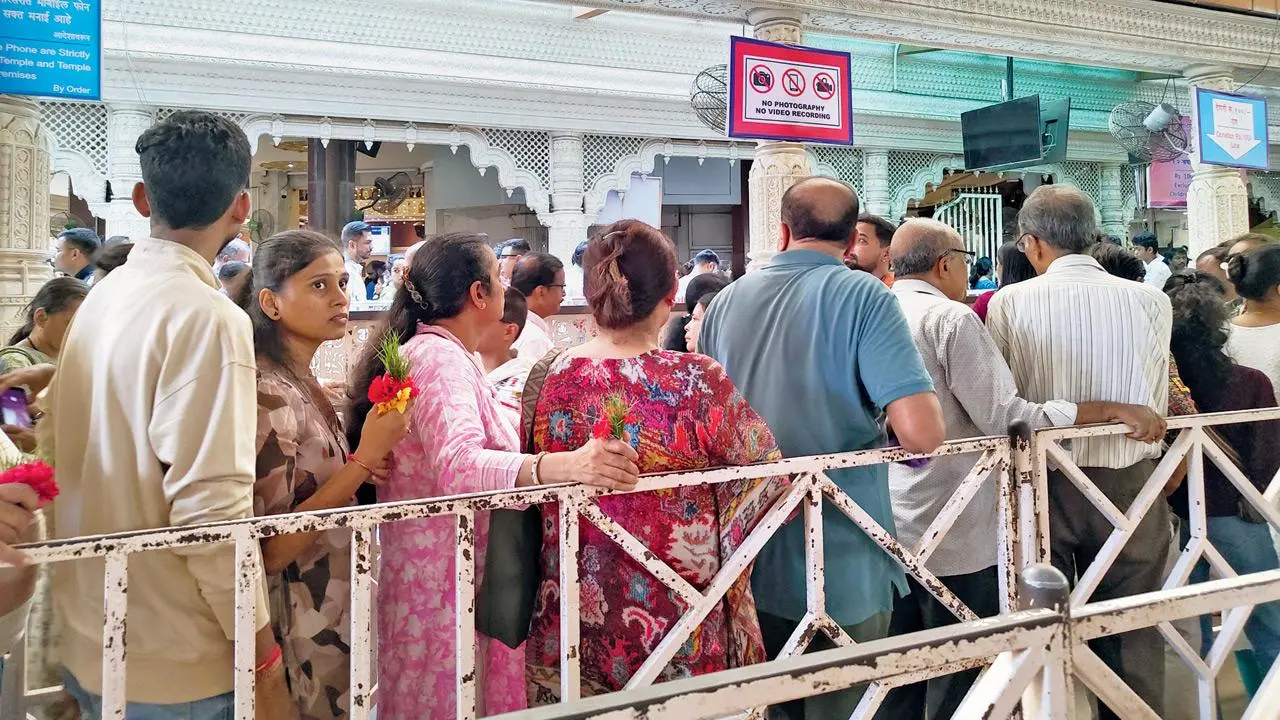 Siddhivinayak Temple's offering ban draws vendor ire over selective restrictions