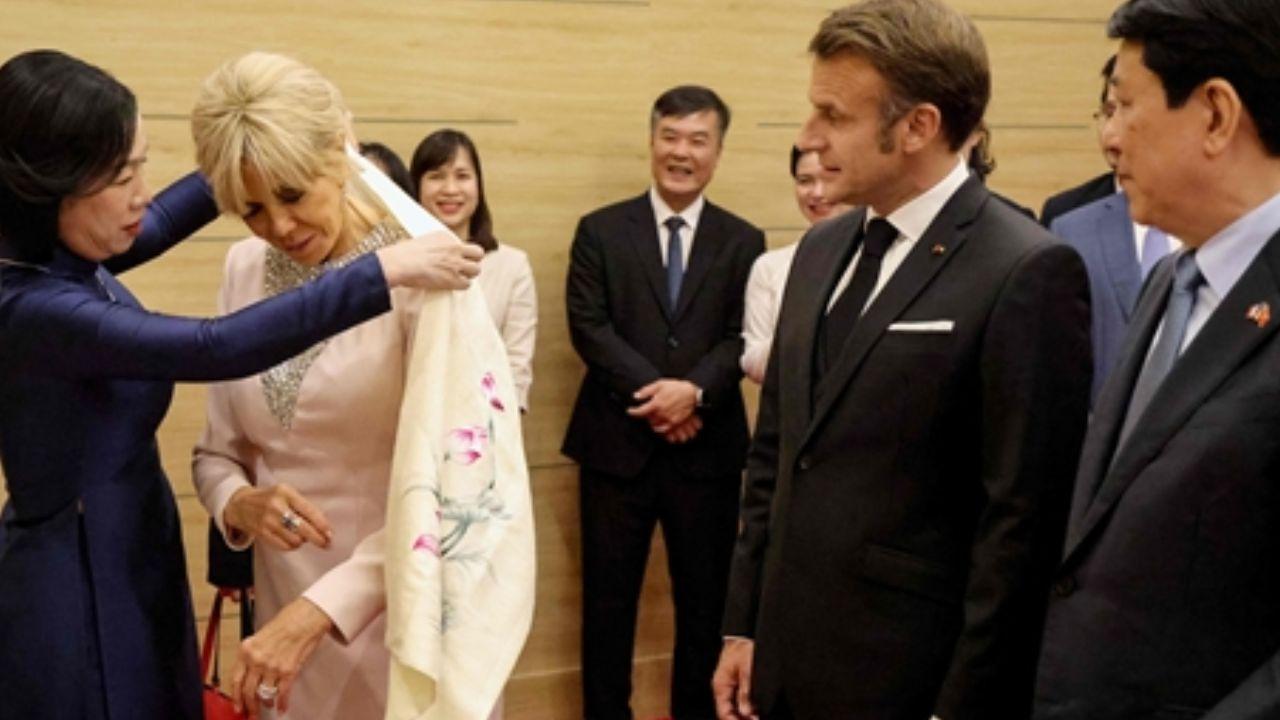 Nguyen Thi Minh Nguyet, wife of Vietnam's President Luong Cuong, presented a floral scarf to Brigitte Macron during the state dinner. France and Vietnam maintain a comprehensive strategic partnership