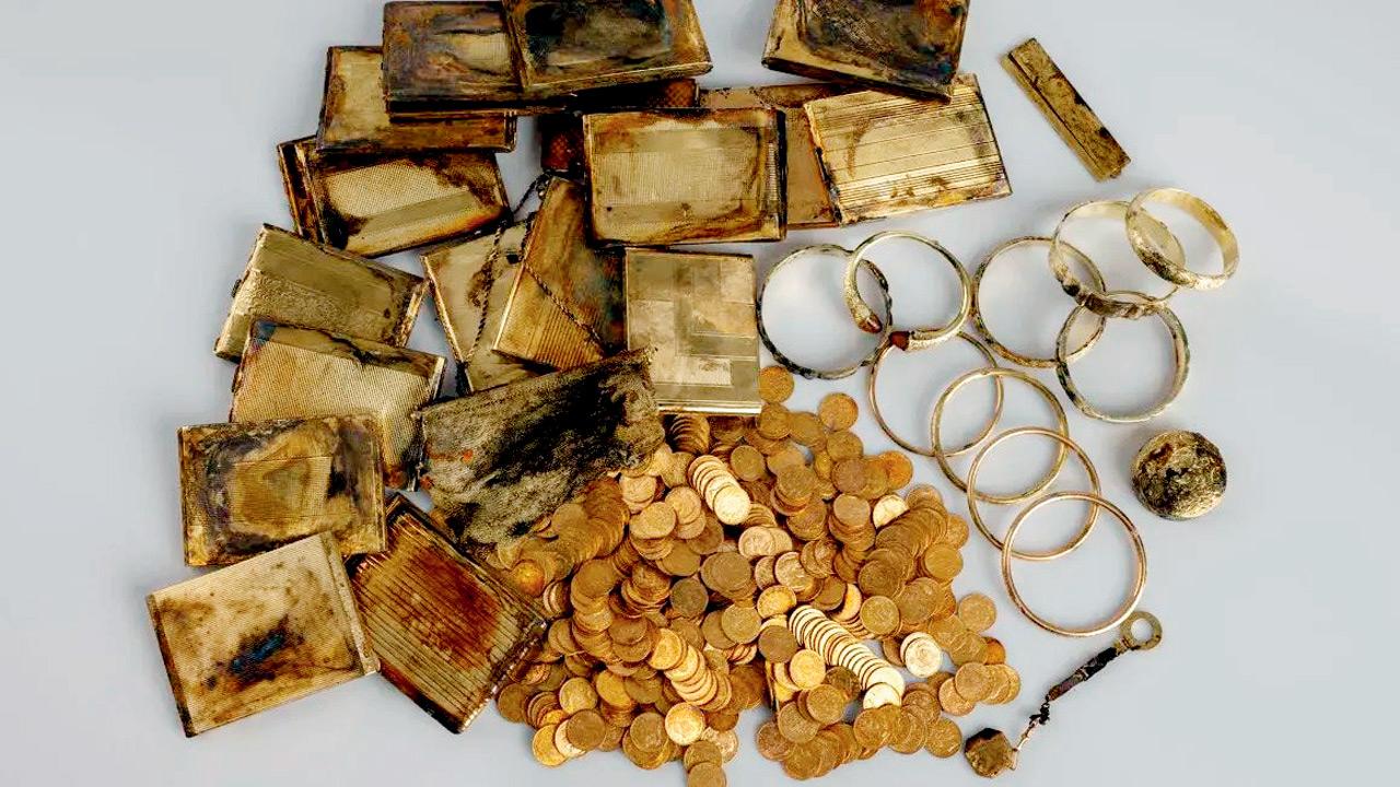 The hikers found 15 pounds of treasure, including 10 bracelets and 16 cigar cases. Pic/Instagram@historys_mysteries3.14