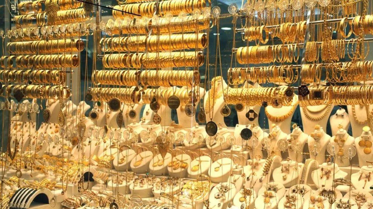 Gold tanks Rs 3,400 to Rs 96,550/10 g as US-China trade deal curbs demand