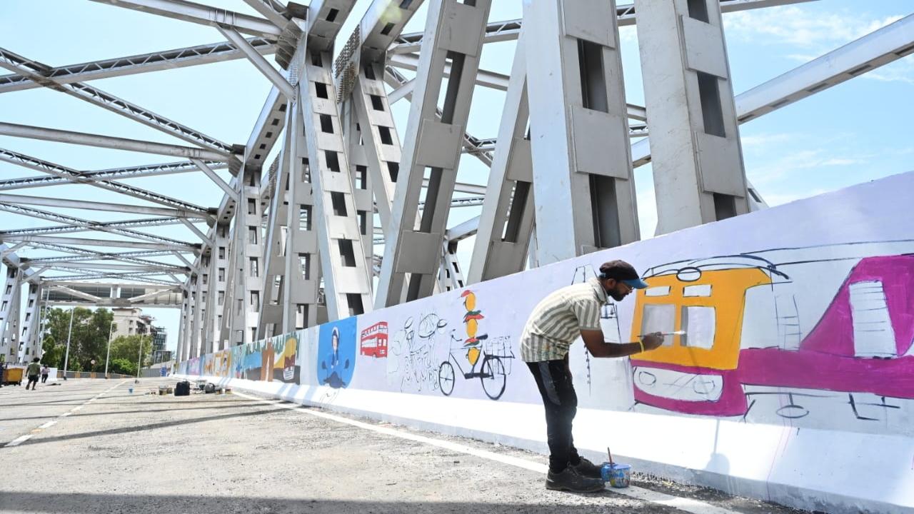 The Gokhale Bridge connects Andheri East and West and is a vital link for daily commuters in the area