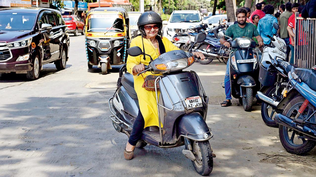 Kulkarni helps guide pedestrians and manage the flow of vehicles in Santacruz. Pic/Ashish Raje
