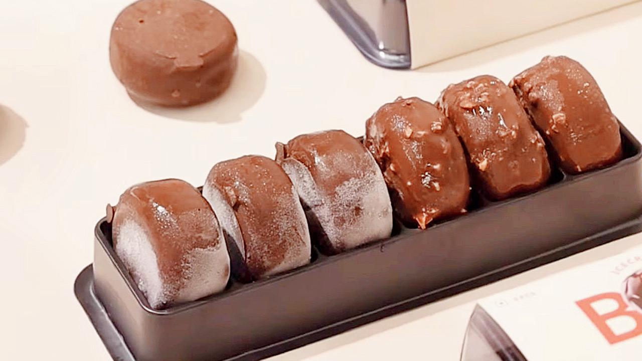 Gaccio Ice Cream Artistry operates as a delivery-first brand through cloud kitchens, offering a luxury dessert experience at home. With no dine-in or takeaway, it targets niche urban consumers looking for premium, travel-friendly indulgence