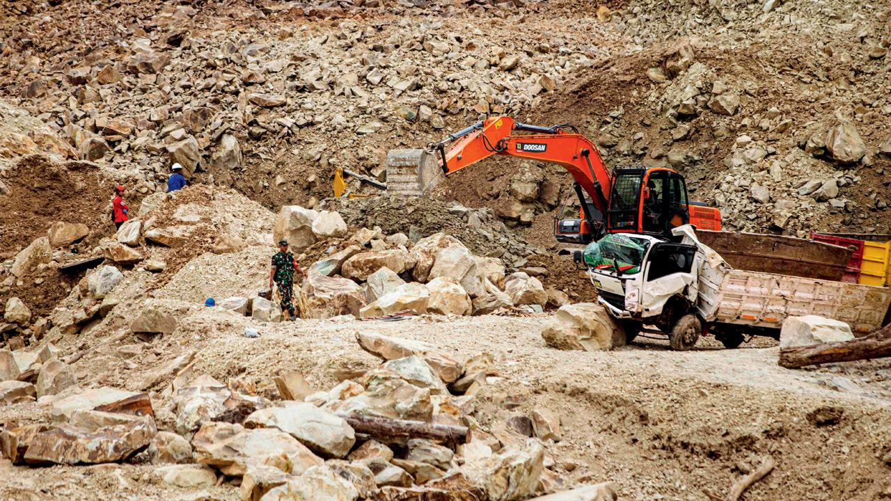 Indonesia: 10 killed, 6 missing as stone quarry caves in