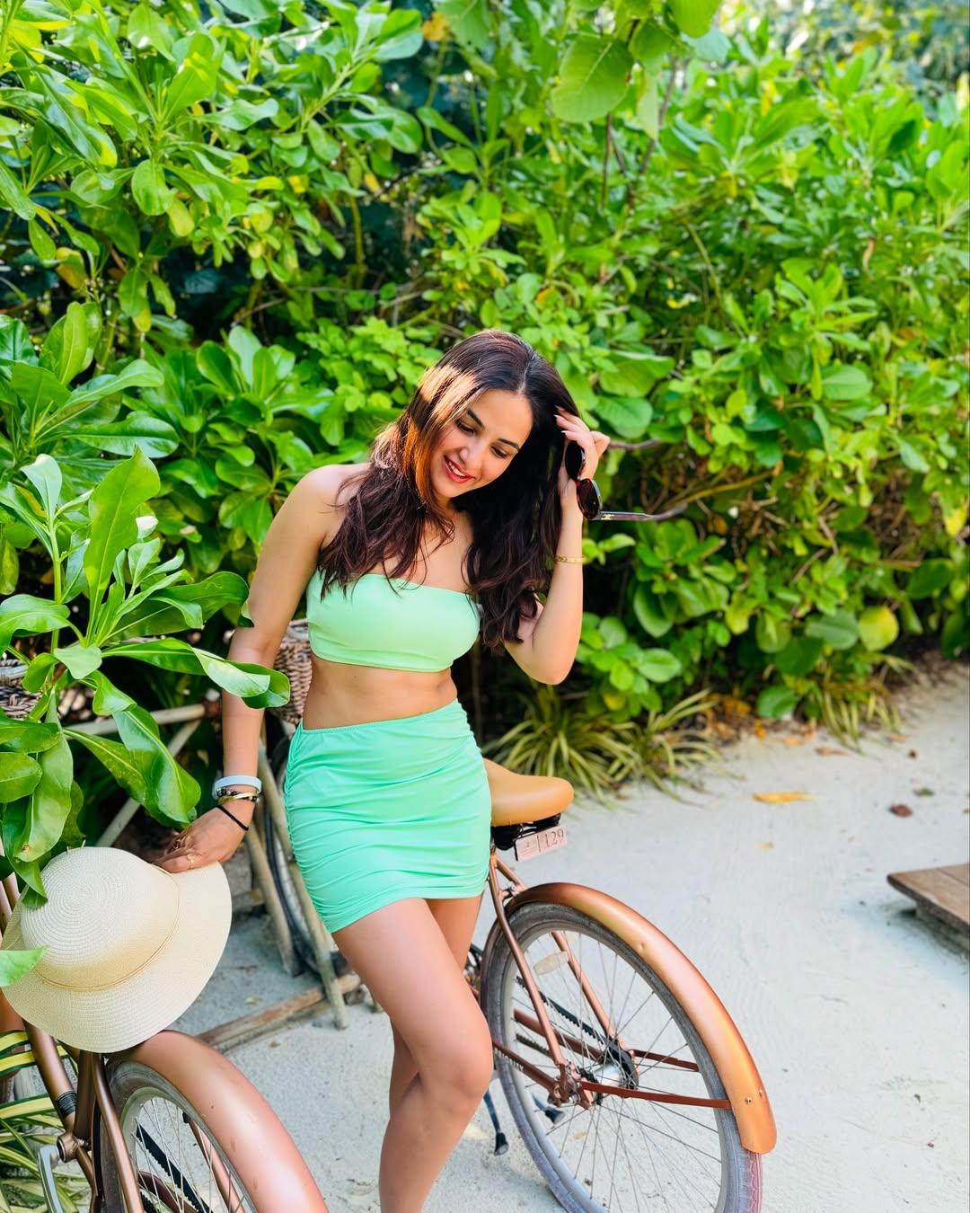 To top it all off, she dropped a beach photo that’s nothing short of stunning. Jasmin can be seen slaying in a green crop top paired with a mini skirt, striking a pose against a dreamy tropical backdrop