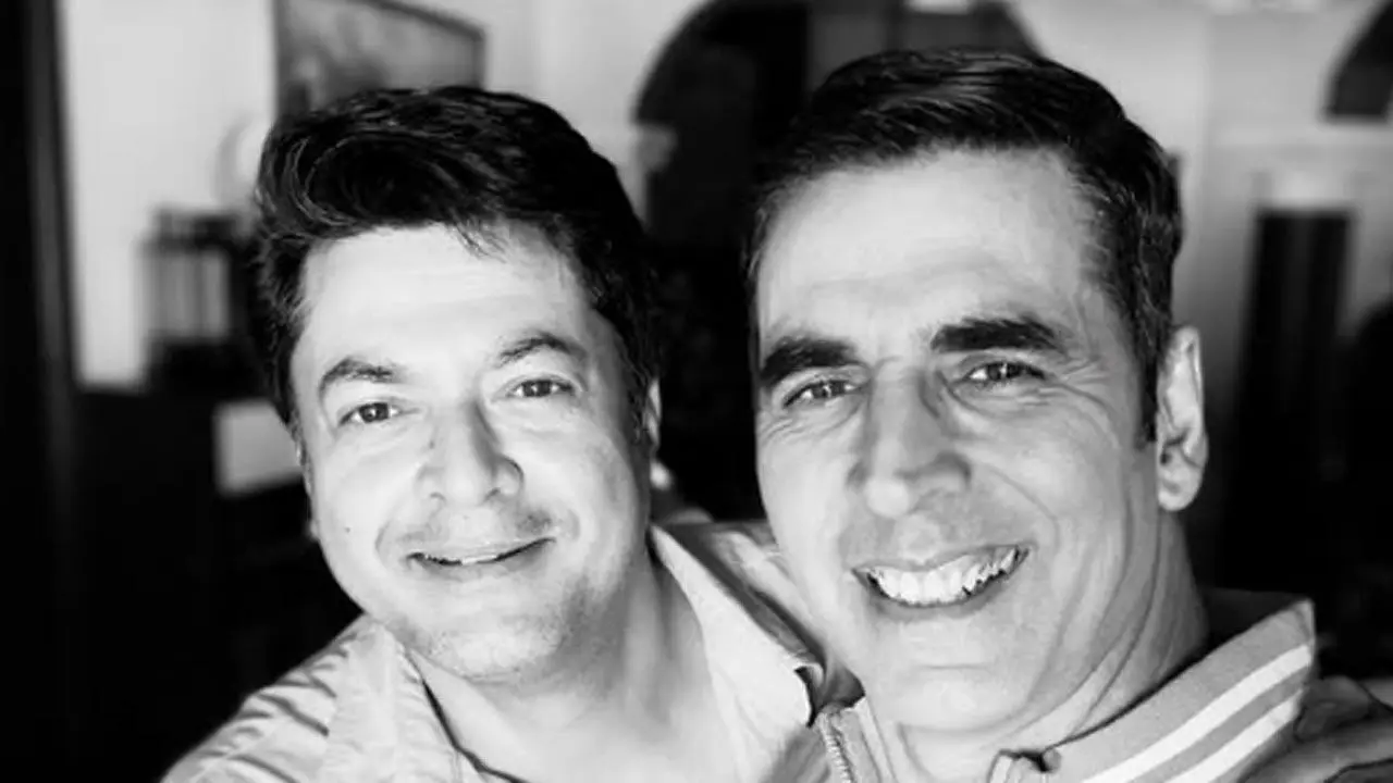 Jisshu shares BTS pic with Akshay Kumar from Bhoot Bangla sets