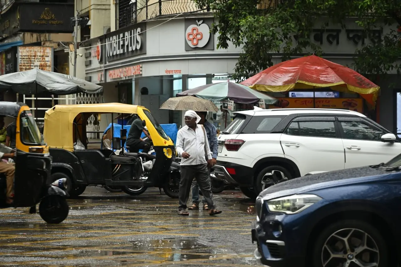 IMD issues yellow alert in parts of Mumbai, following the change in the weather amid mid summers 