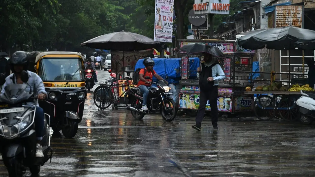 According to the weather bureau, light showers were expected to begin on Monday, gradually intensifying into thunderstorms accompanied by gusty winds and moderate rainfall on Tuesday