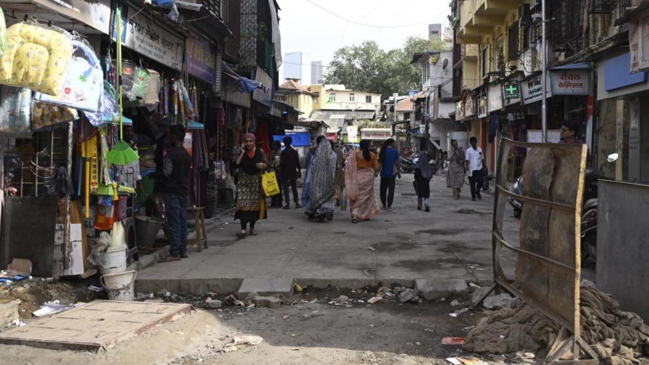 Road work at Kapad Bazar (Tadkeshwar Mahadev Mandir Road) in Mahim (West) seemed to remain incomplete as of May 31