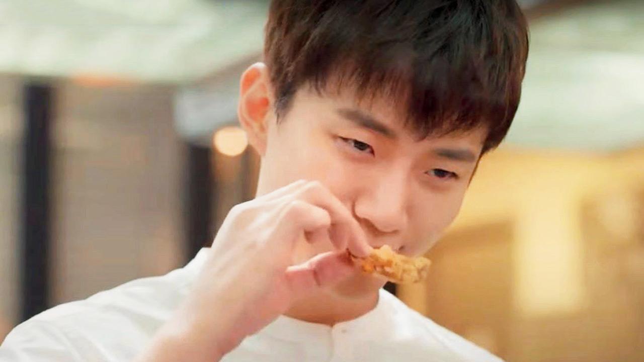 Lee Jun-ho in Wok Of Love.  Pic courtesy/@Koreandramadubbed