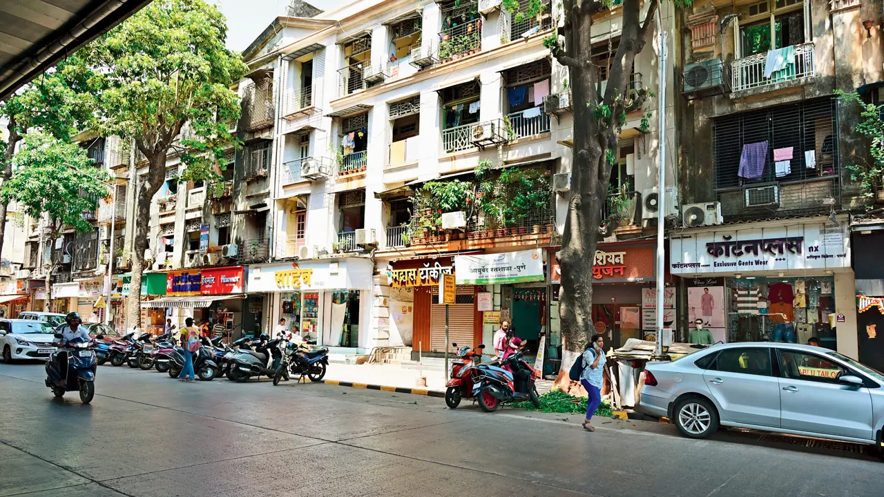 An exterior view of Narayan Ashram Buildings No. 6 and 7 in Lalbaug, which have been declared dilapidated by MHADA. Pic/Shadab Khan
