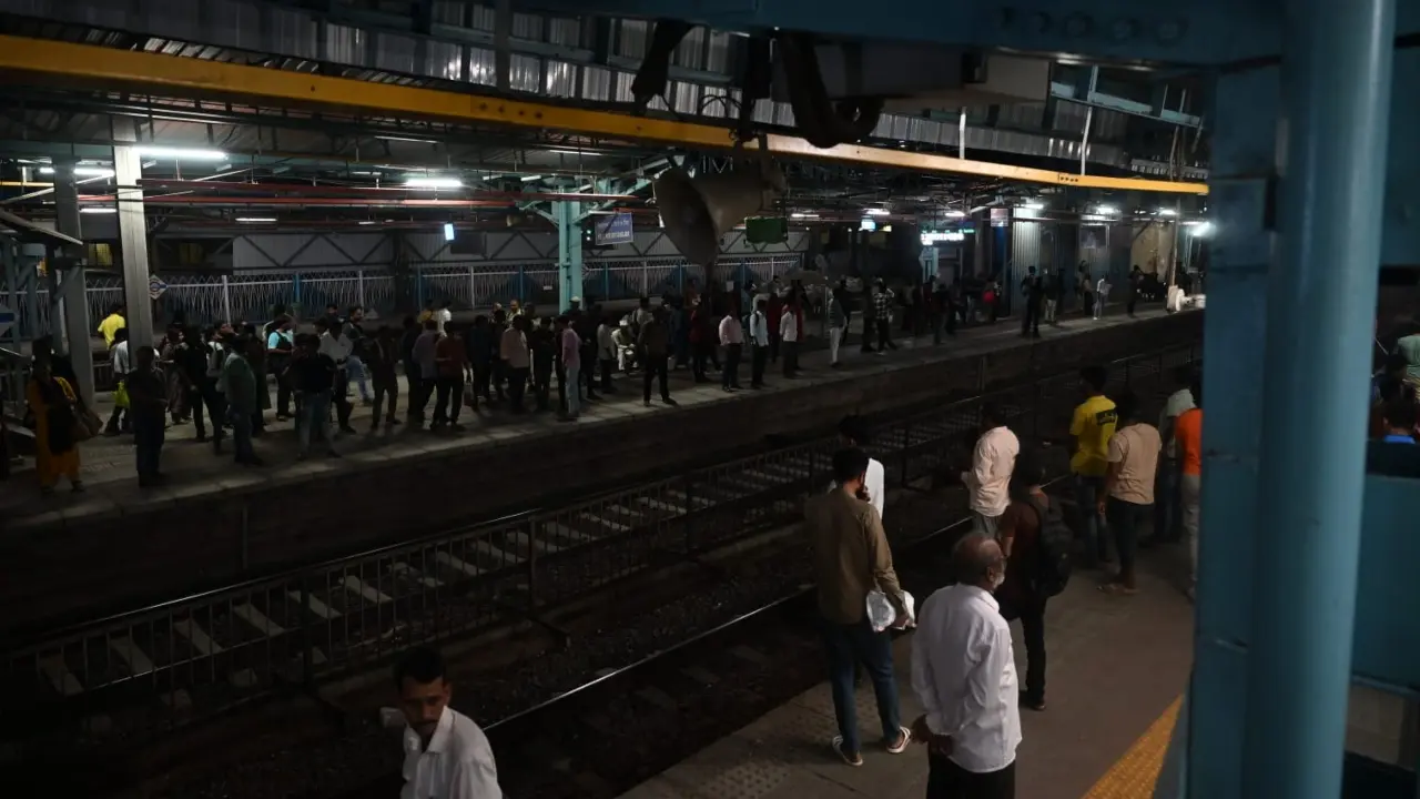 While the rerouting helped manage the flow of traffic, passengers experienced delays and overcrowding as trains were diverted from their regular routes