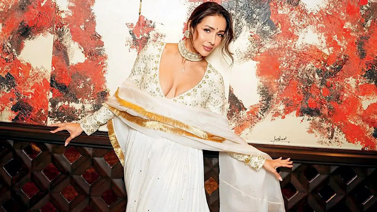 Donning the all-white summer look? Follow these easy fashion tips to ace it