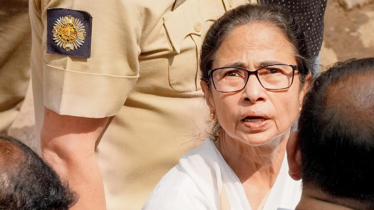 Mamata Banerjee inspects fire-ravaged hotel, promises action