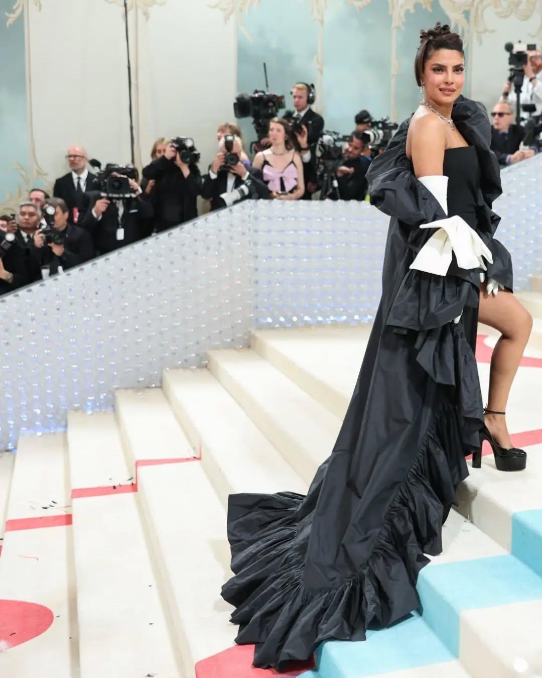 The year 2023 marked Priyanka Chopra’s fourth outing at the Met Gala, but also the most lukewarm one. While flaunting her expensive Bulgari jewellery, the actor opted for a black strapless Maison Valentino ensemble with a thigh-high slit and a bow attached. She chose a structured bun for her hairdo and a simple face of makeup