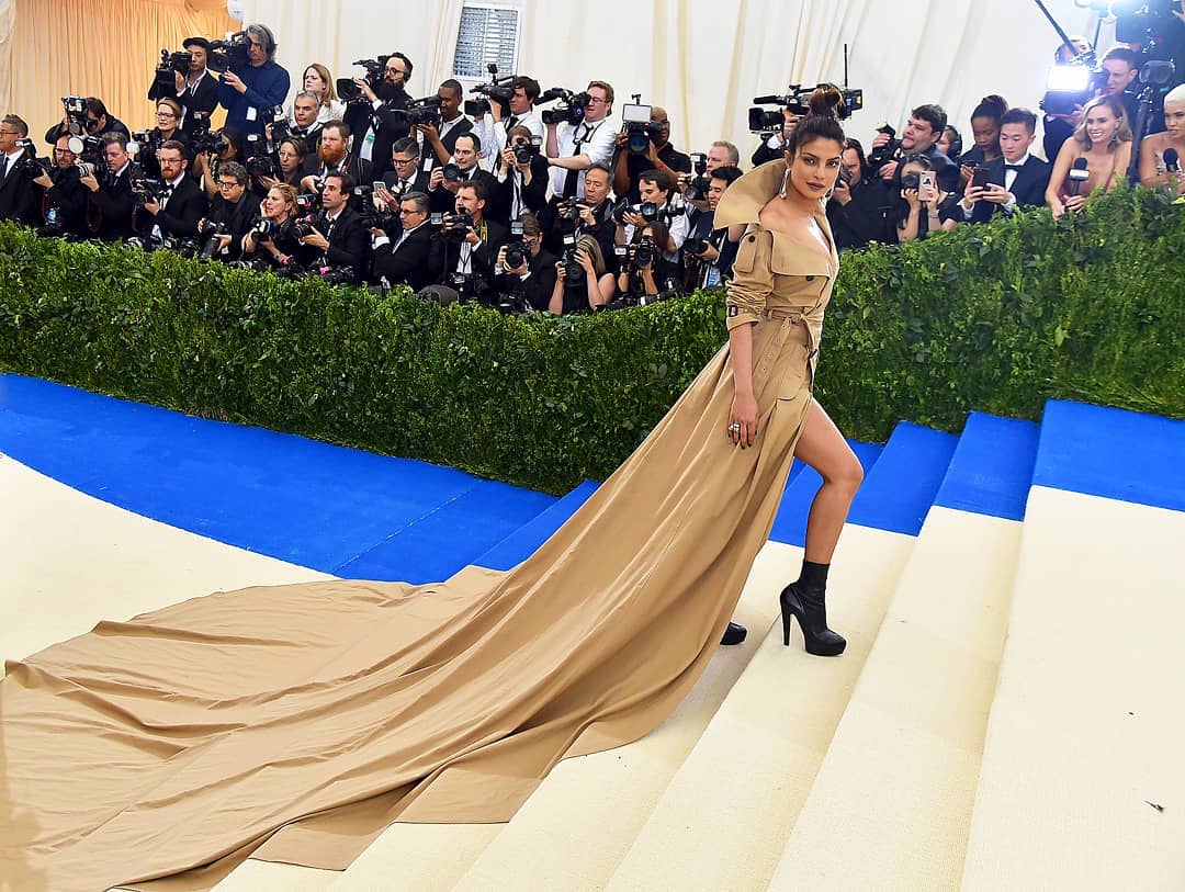 2017 turned out to be the year of debuts at the Met Gala as Priyanka Chopra Jonas and Deepika Padukone both made their debuts. Priyanka chose a Ralph Lauren dress inspired by their trench coat with a dramatically long train and became the talk of the town. The brown crisp dress is till date one of the most iconic moments of the event. The theme of the year was Rei Kawakubo/Comme des Garçons: Art of the In-Between
