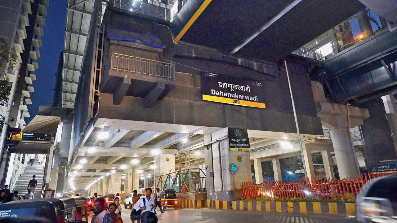 Dahanukarwadi Metro Station exits (A1 and A2) on Yellow Line 2A show poor commuter connectivity. PIC/SATEJ SHINDE