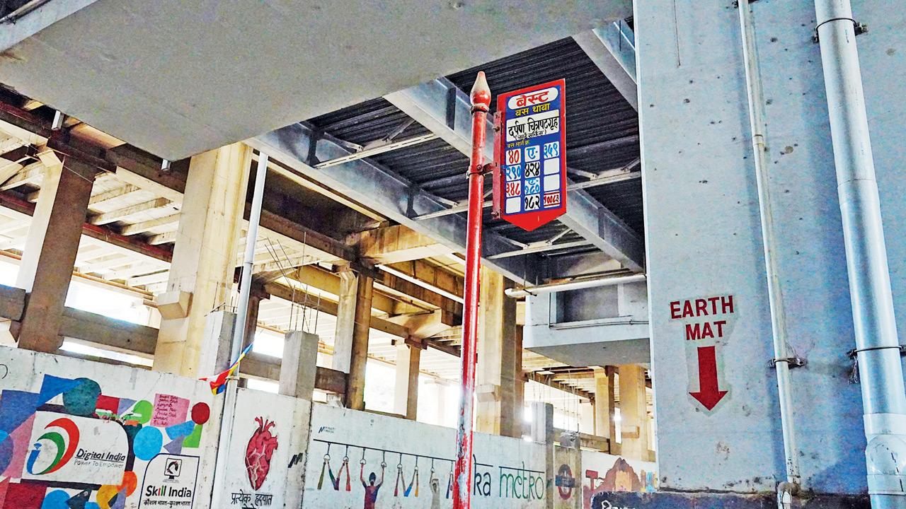 Bus stop below Gundavli Metro station (Red Line 7) highlights last-mile gap. PIC/DWEEP BANE