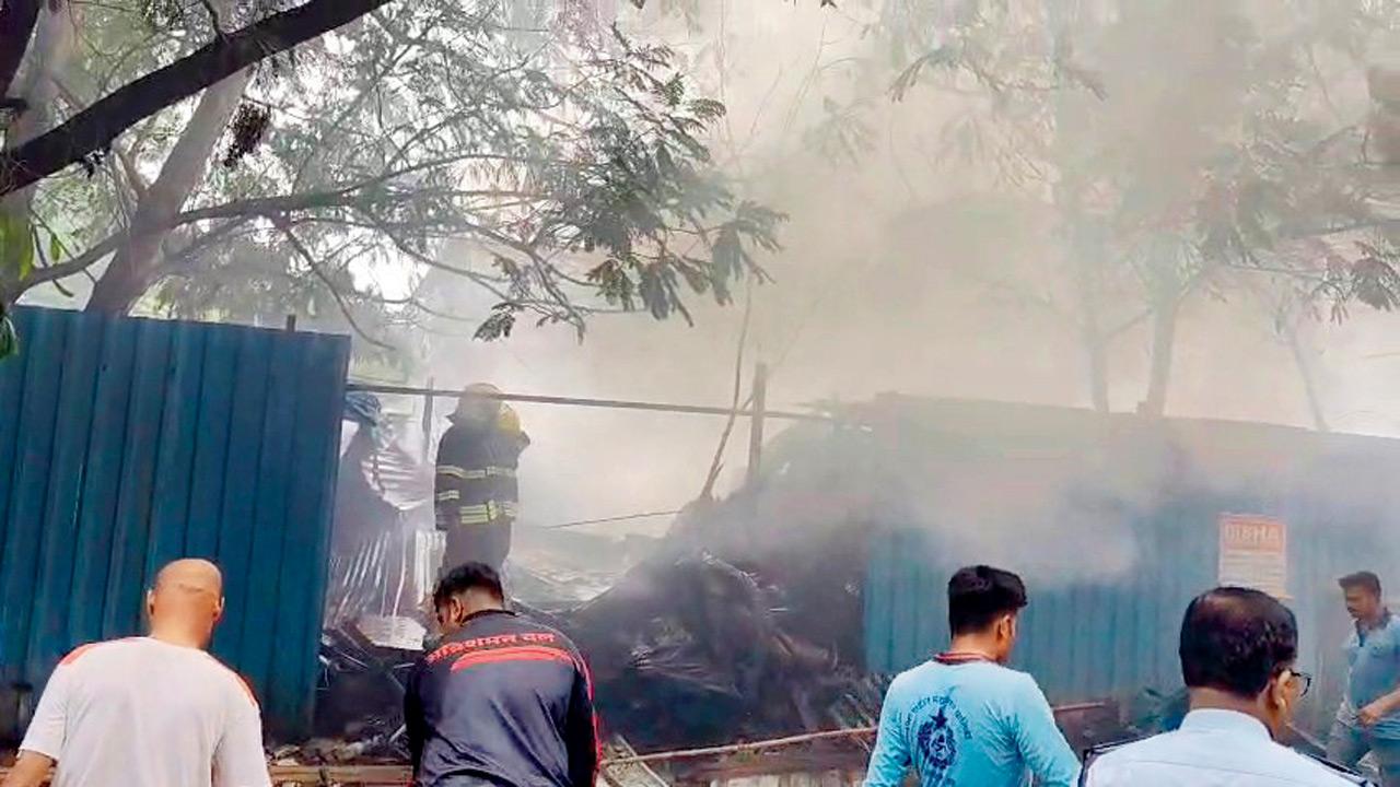 Smoke engulfs the area around the tin sheet hutments. Pics/Hanif Patel