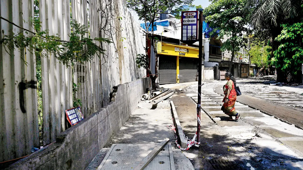 A section of the Jankidevi School Road in Andheri West