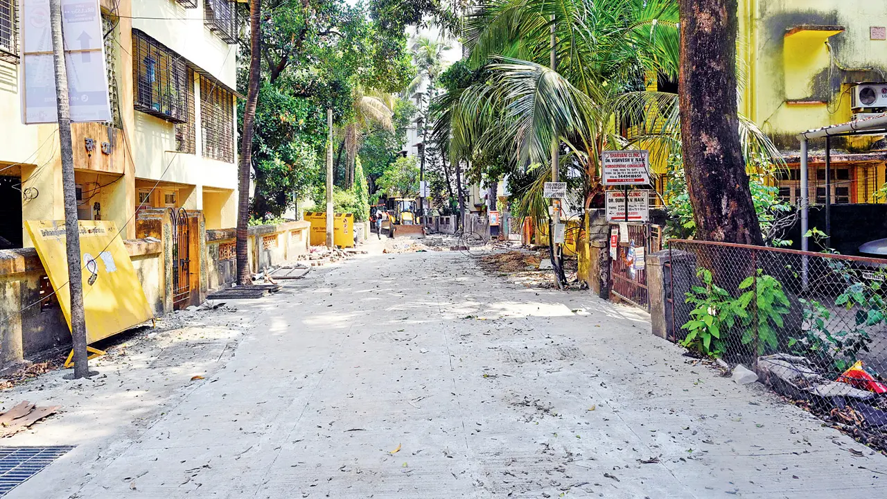 The under-construction Road No. 12 at Shri Krishna Nagar in Borivli East, where the height of the footpath and that of the road surface are the same. Pic/Satej Shinde