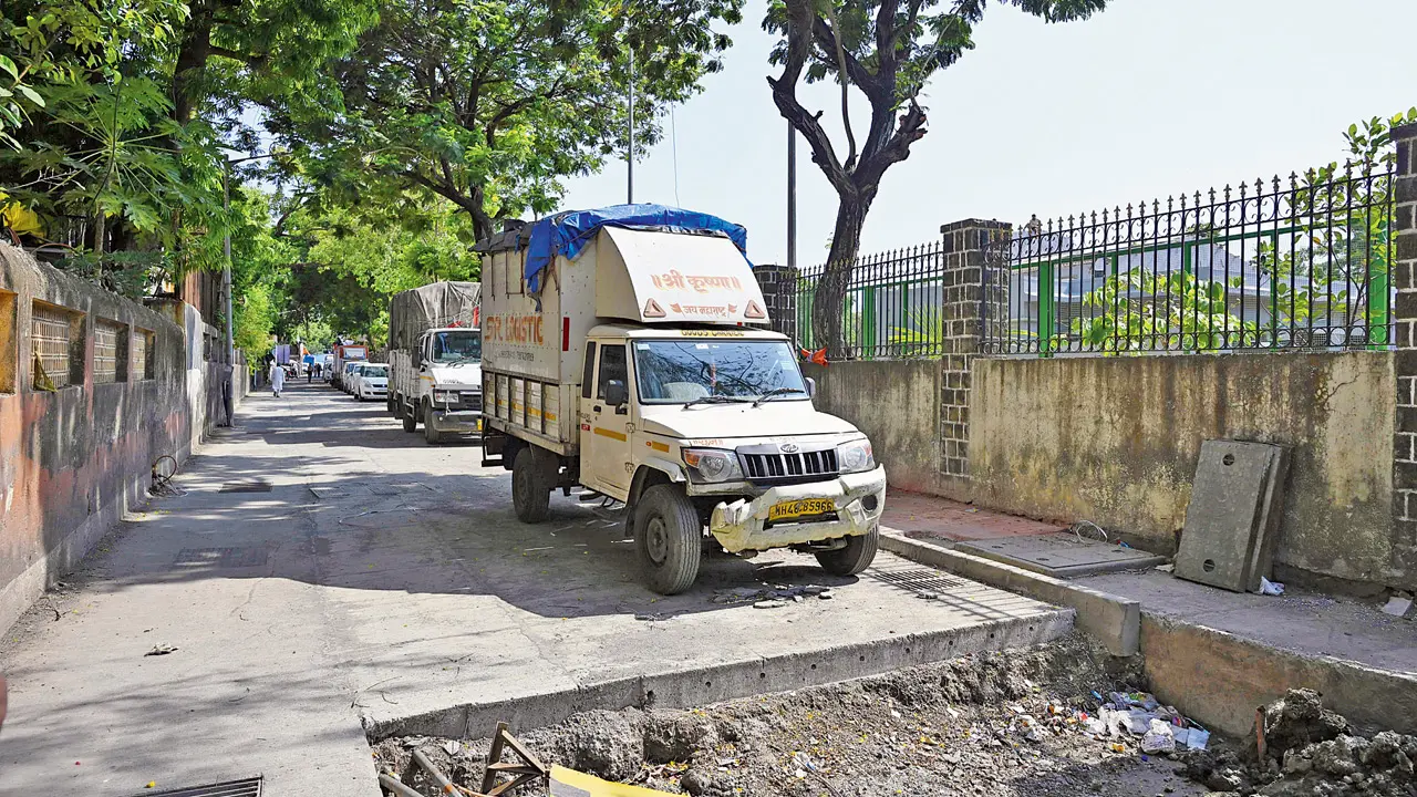TPS VI Road No. 4 near Chhatrapati Sambhaji Garden in Santacruz West. Pic/Ashish Raje