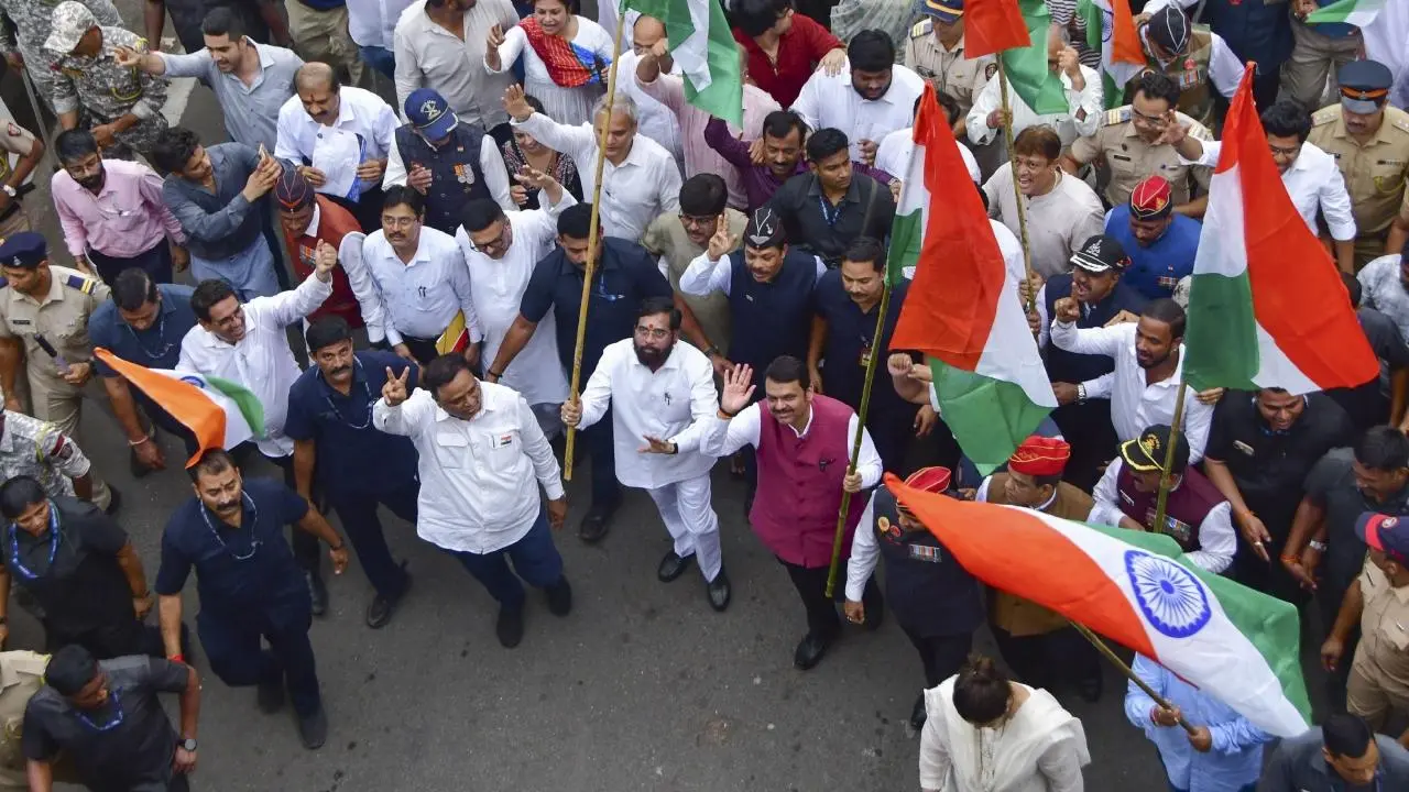 IN PHOTOS: CM Fadnavis, Eknath Shinde and others join Tiranga Yatra in Mumbai