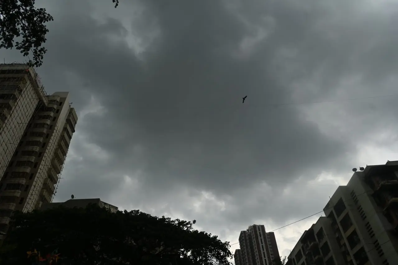 Mumbai to experience thunderstorm and gusty winds following the change in the city's weather