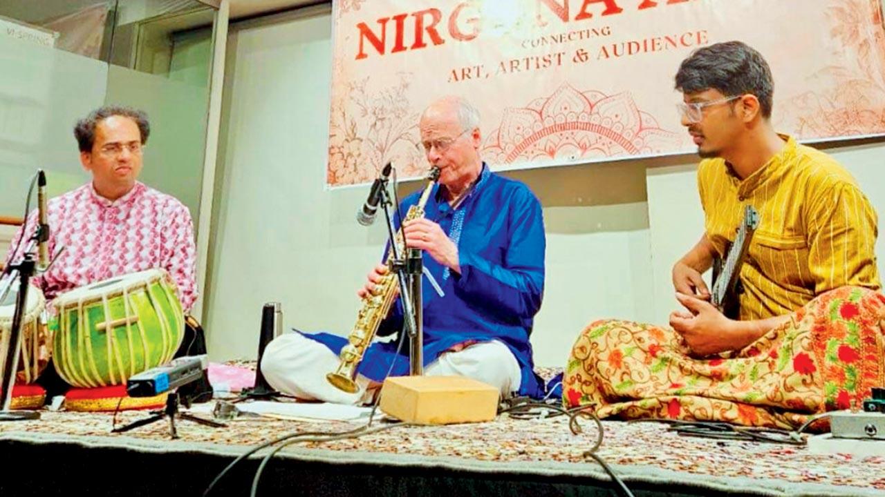 Phil Scarff (centre) performs during his Mumbai stopover