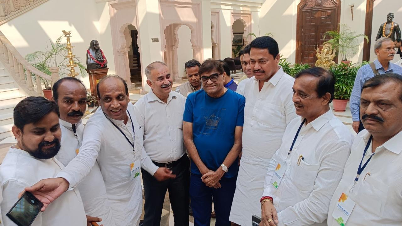 Nana Patole meets Ashok Saraf, congratulates him on receiving Padma Shri