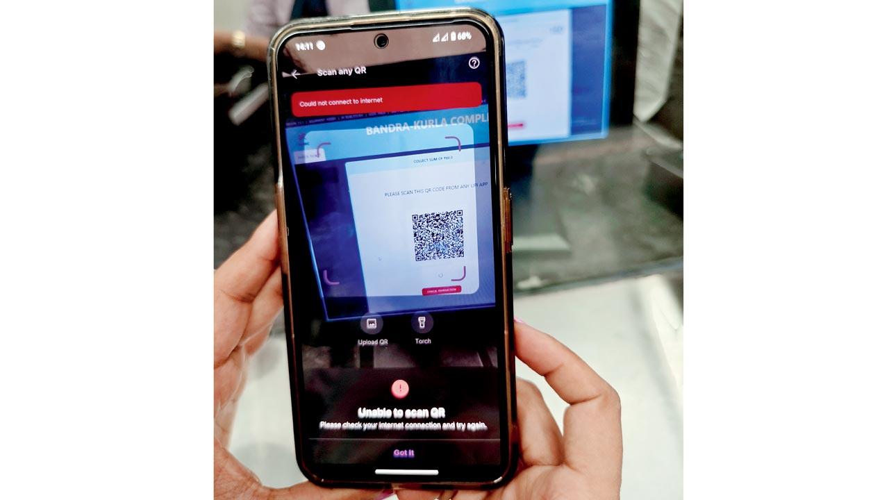 Passengers face payment issues on Aqua Line 3 due to lack of mobile network connectivity. Pic/Kirit Surve Parade