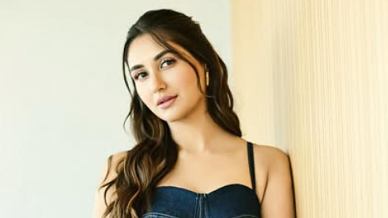 'Jewel Thief' actress Nikita Dutta and her mother test positive for COVID-19