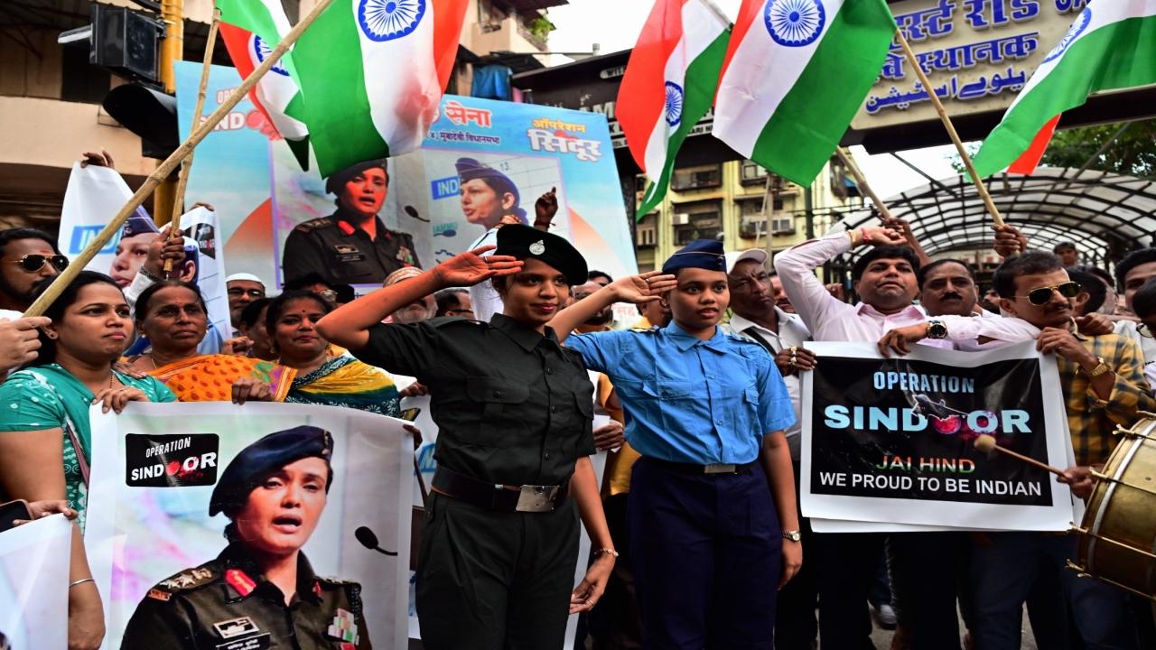 The Shiv Sena members, along with local Mumbaikars, lauded the forces and congratulated Prime Minister for the successful strikes 