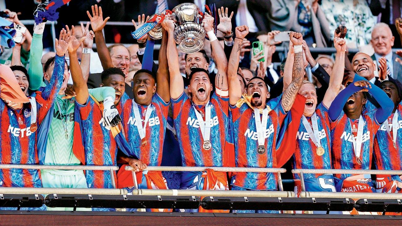 Crystal Palace players celebrate with the FA Cup winner’s trophy after beating Manchester City at Wembley Stadium on Saturday. Pic/AP;PTI 