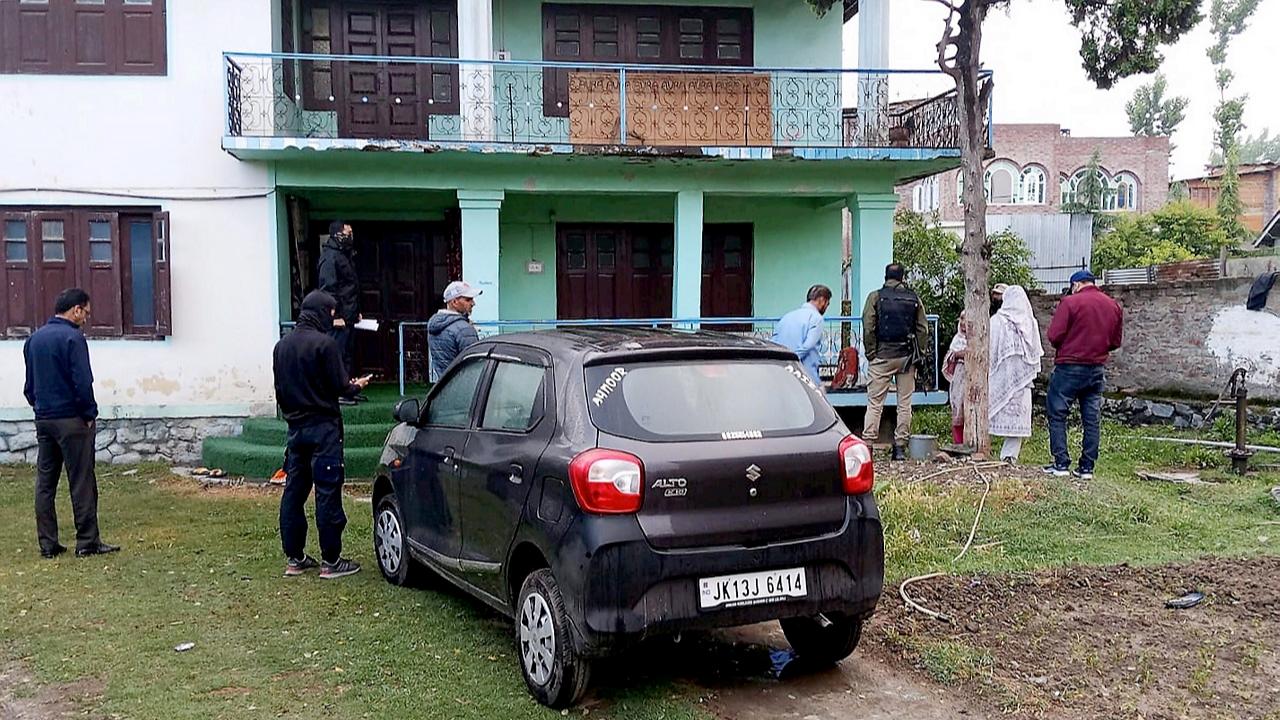 J-K Police counter intelligence wing raids multiple locations in Kashmir