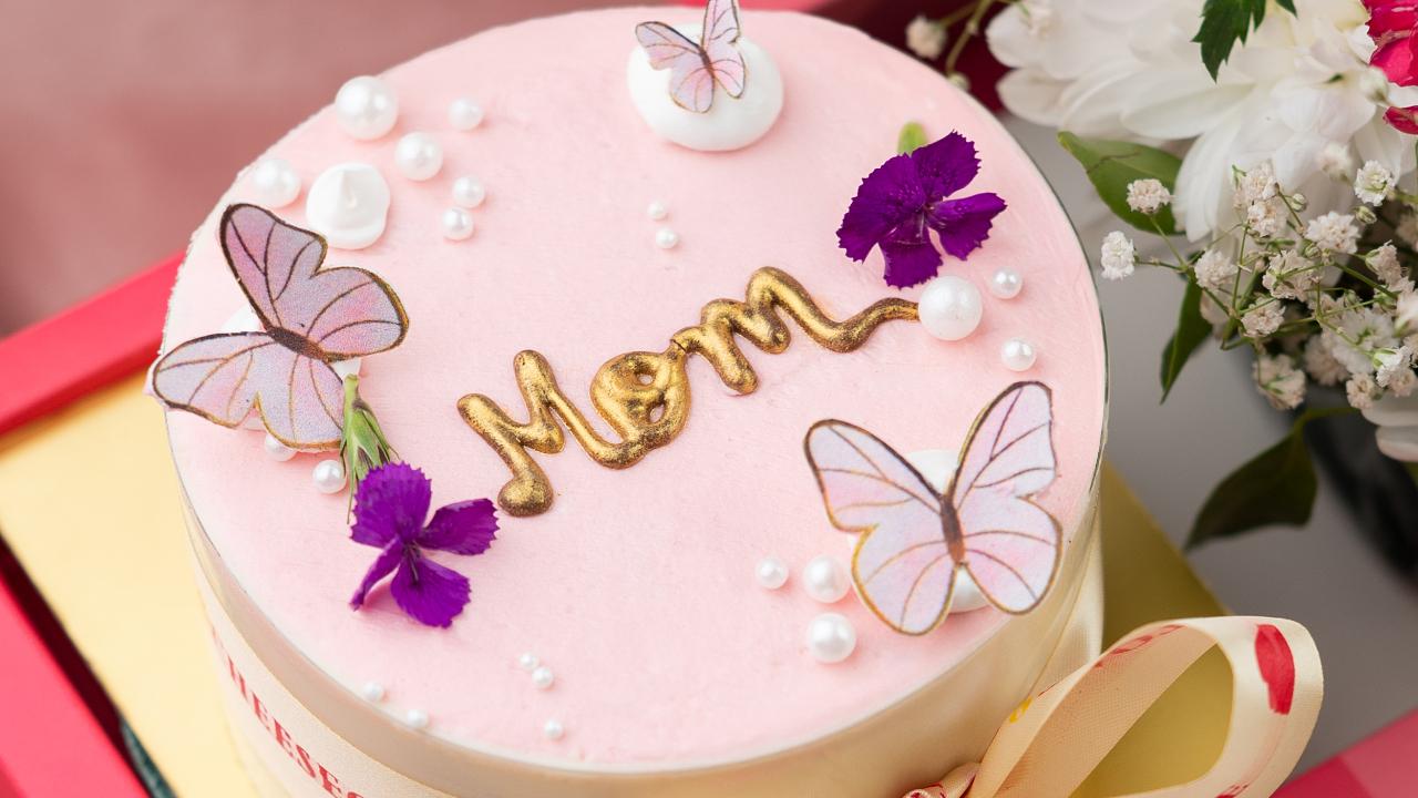 This Mother’s Day, Poetry by Love & Cheesecake presents a sweet and heartfelt tribute to the women who have shaped our lives with love, warmth, and unwavering strength with a limited-edition hamper. You can choose the Mango, Sass & Mother is a vibrant, tropical celebration of mothers who bring sunshine and sparkle into our lives. Salted Caramel, Passion & Mom captures the rich, indulgent spirit of moms whose passion knows no limits. Red Velvet, Empathy & Amma is a tender nod to the compassion and warmth that define every ‘Amma,’ while Blueberry, Bliss & Aai celebrates the everyday joy and unconditional love that ‘Aai’ brings to our world.