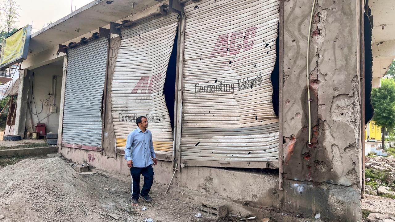 Earlier, a defence spokesman said during the intervening night of May 6 and 7, the Pakistan Army resorted to arbitrary firing, including artillery shelling, from posts across the LoC and International Border opposite Jammu and Kashmir