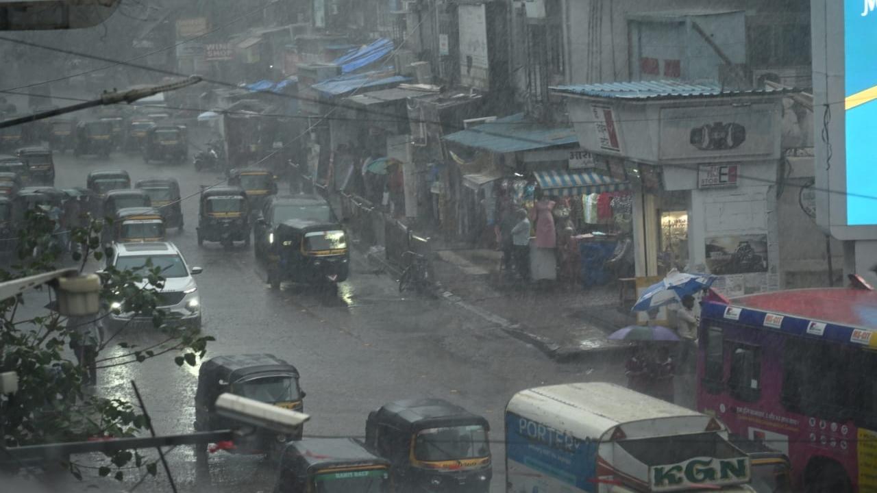 On Tuesday night, Mumbai witnessed a change in the weather pattern, which continued on Wednesday, too. PIC/SATEJ SHINDE