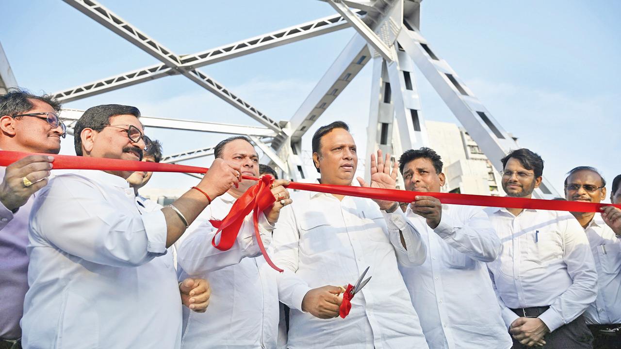 (From left) Shiv Sena (Eknath Shinde) leader Ravindra Waikar, local MLA Amit Satam, Mumbai Suburban Guardian Minister Ashish Shelar and Shiv Sena leader (Eknath Shinde) Murji Patel at the Gokhale bridge inauguration in Andheri on Sunday