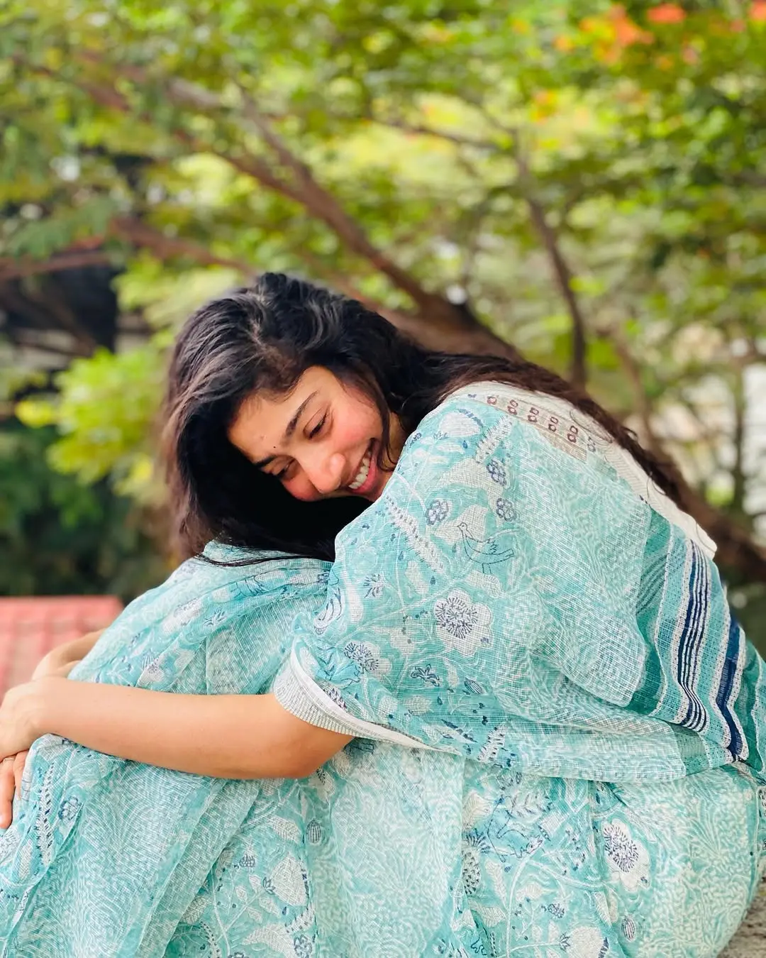 Sai Pallavi, known for slaying every look without makeup, has the best ethnic wardrobe to take inspiration from. If you are someone who always gets confused while selecting the perfect outfit for your everyday look, then this blue suit is for you