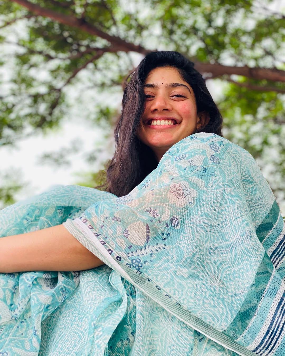 In this look, Sai Pallavi wore a simple cotton light-blue coloured suit, and yet again, with her innocence, grace, and beauty, she aced the appearance without makeup