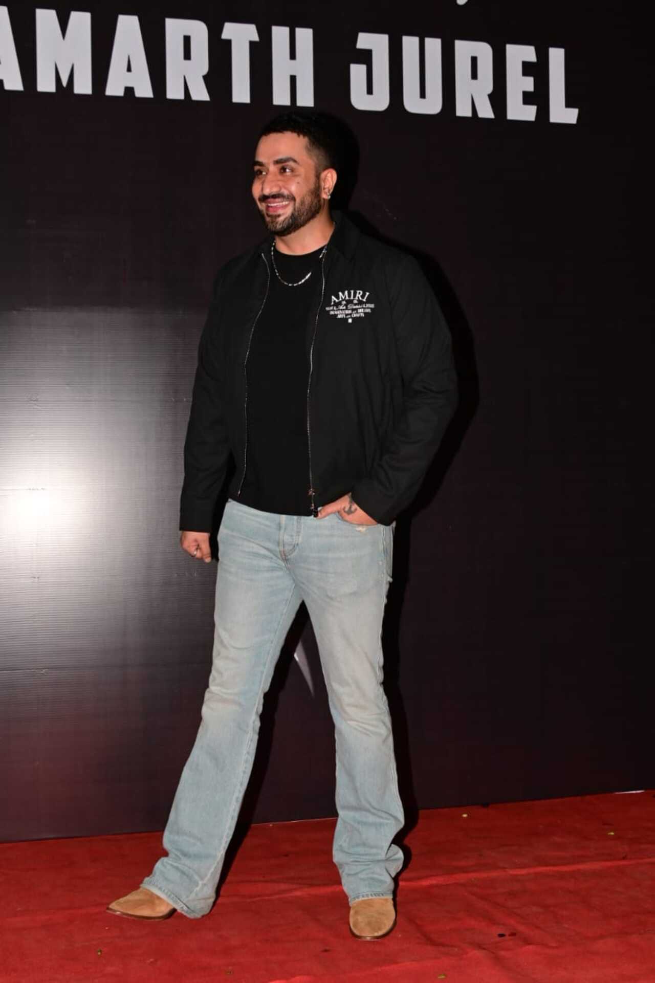 Aly Goni was all smiles as he posed for the paparazzi at the red carpet of Samarth's birthday bash. The actor was seen wearing a simple T-shirt layered with a jacket