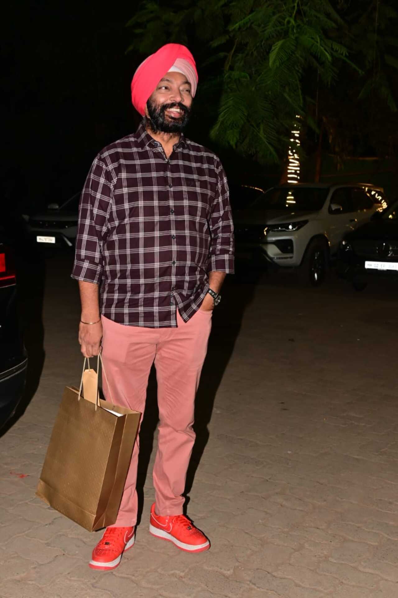 Laughter Chefs host Harpal Singh Sokhi also joined everyone for the grand celebration