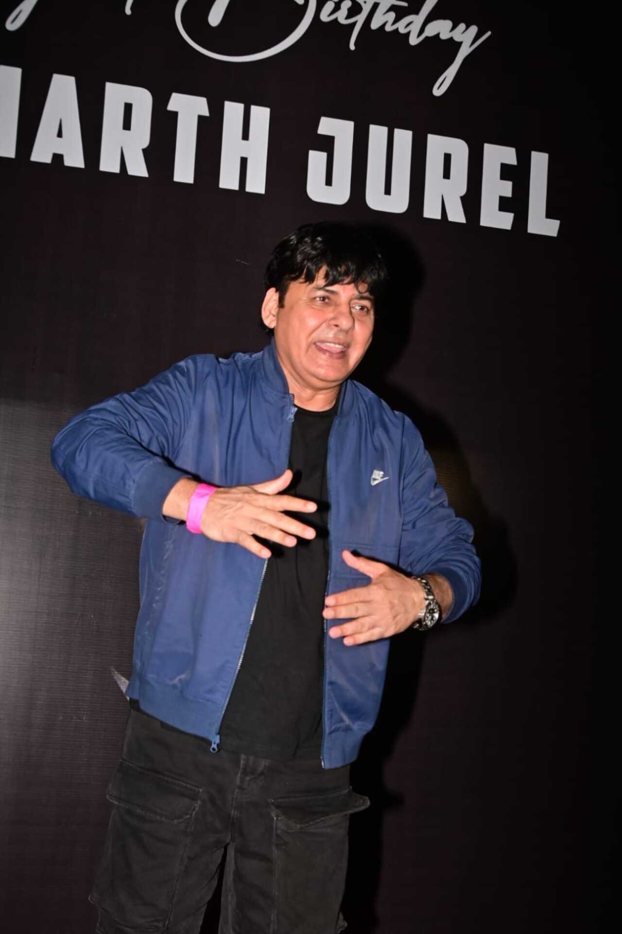 Sudesh Lahiri kept it casual as he wore a black T-shirt layered with a blue jacket and loose pants. The actor completed his look with comfy footwear