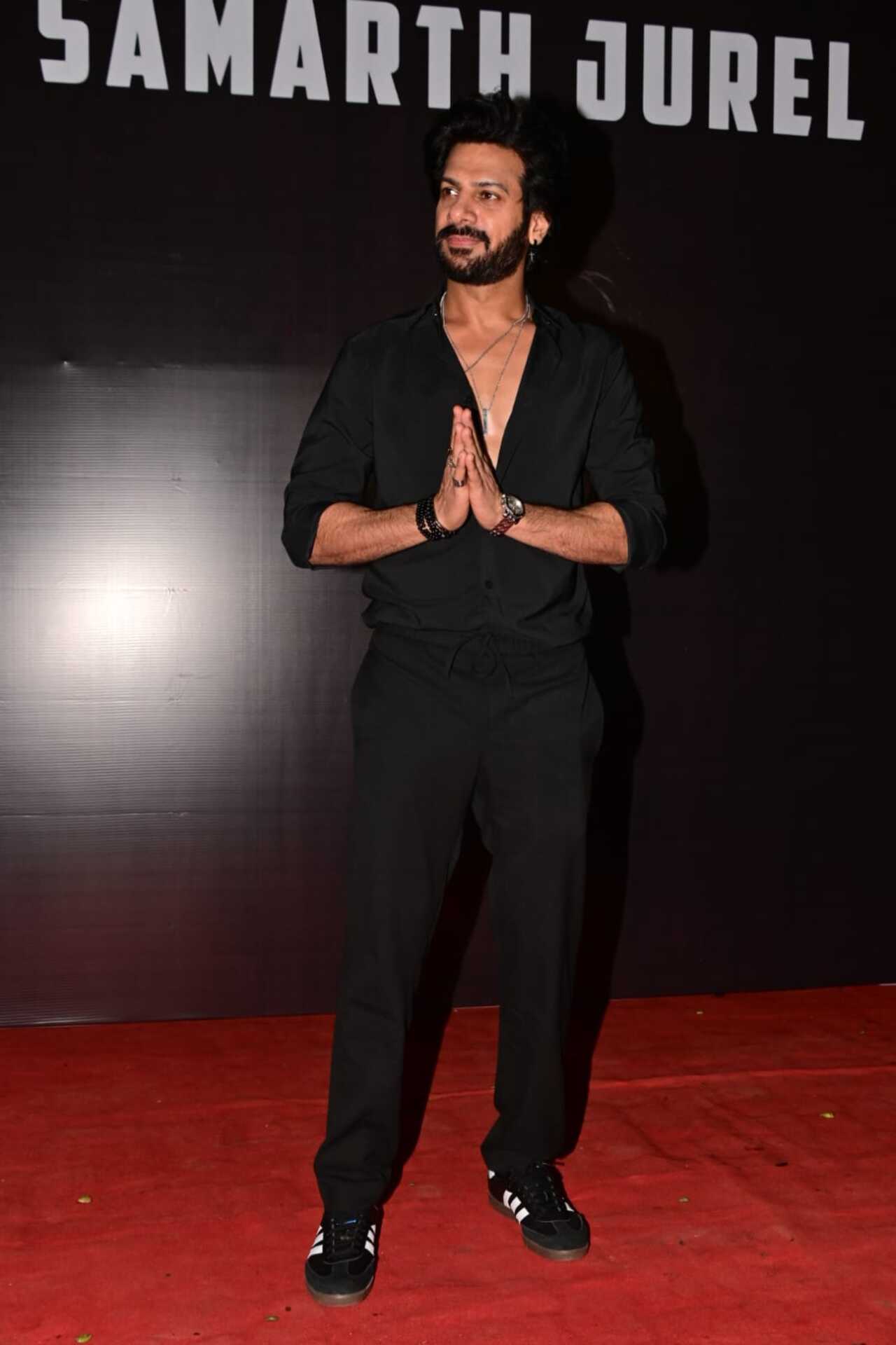 Karan Veer Mehra brought his charm to the red carpet in a stylish black outfit. The actor greeted the paparazzi with folded hands as he posed for them
