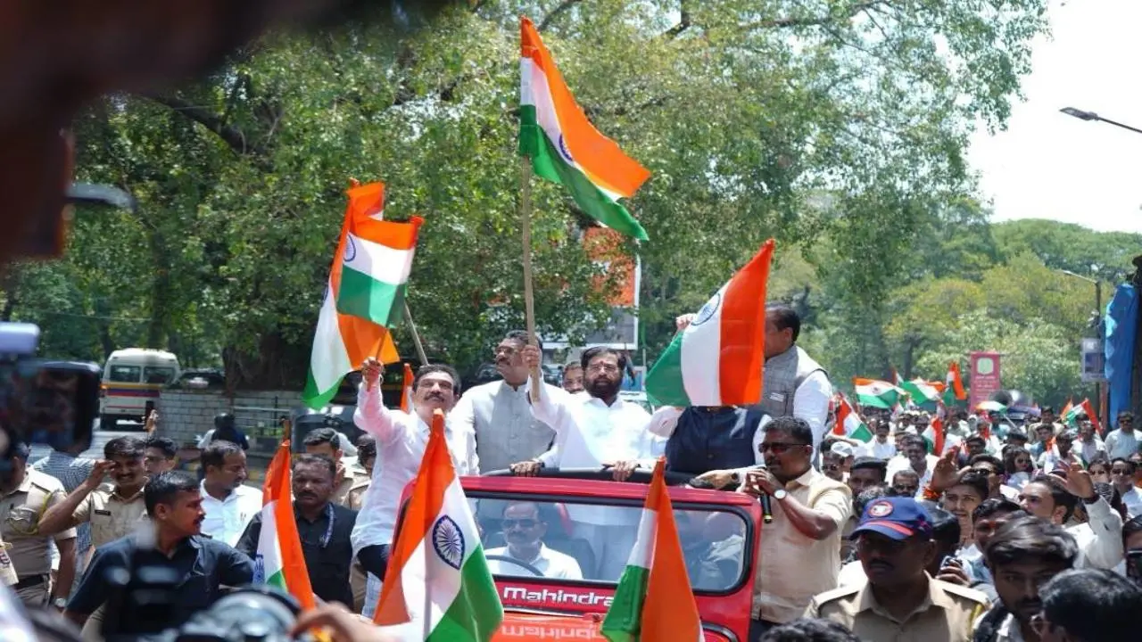 Maharashtra Deputy CM Eknath Shinde participates in 'Tiranga Yatra' in Thane